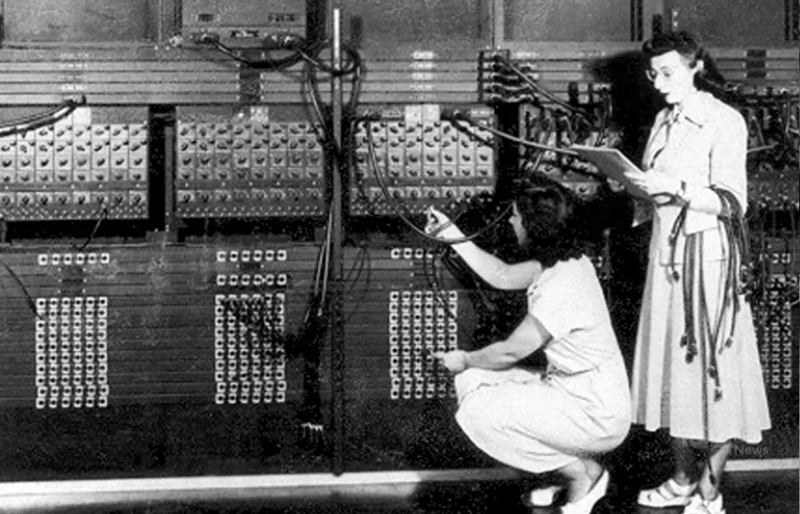 Chiếc máy tính đầu tiên trên thế giới nặng 27 tấn được dùng vào việc gì - 4TechNews
